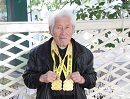 82-летний пауэрлифтер из Калмыкии Александр Дамбинов установил новый мировой рекорд