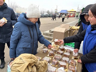 В Элисте прошла всероссийская акция "Блокадный хлеб"