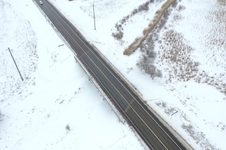 На федеральных трассах в Калмыкии из-за снегопада работает спецтехника