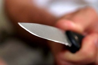Сотрудник театра из Калмыкии на гастролях в Якутске нанес оппоненту семь ударов ножом 