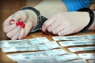 В Калмыкии сотрудников соцучреждения обвиняют в хищении порядка 8 млн рублей