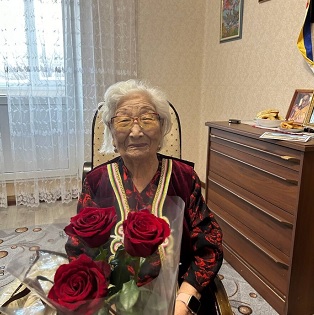 Cвой 100-летний юбилей отметила элистинка Матрена Манджиевна Бадмаева